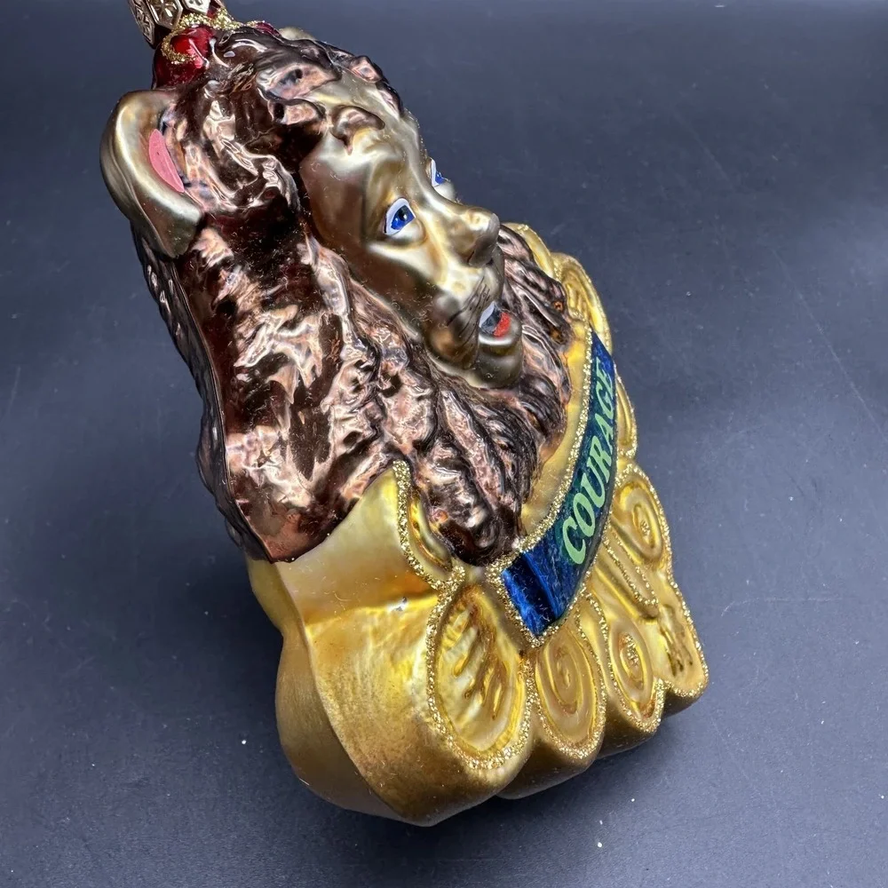 KURT ADLER POLONAISE WIZARD OF OZ COWARDLY LION W/ BADGE OF COURAGE AP1215